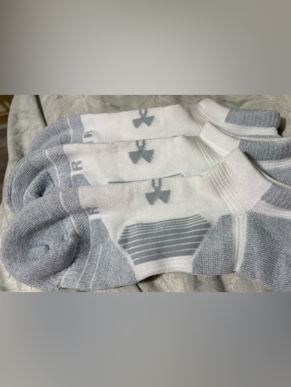 NWOT Under Armour Men’s White & Gray Low-Cut Athletic Socks - 3 Pack